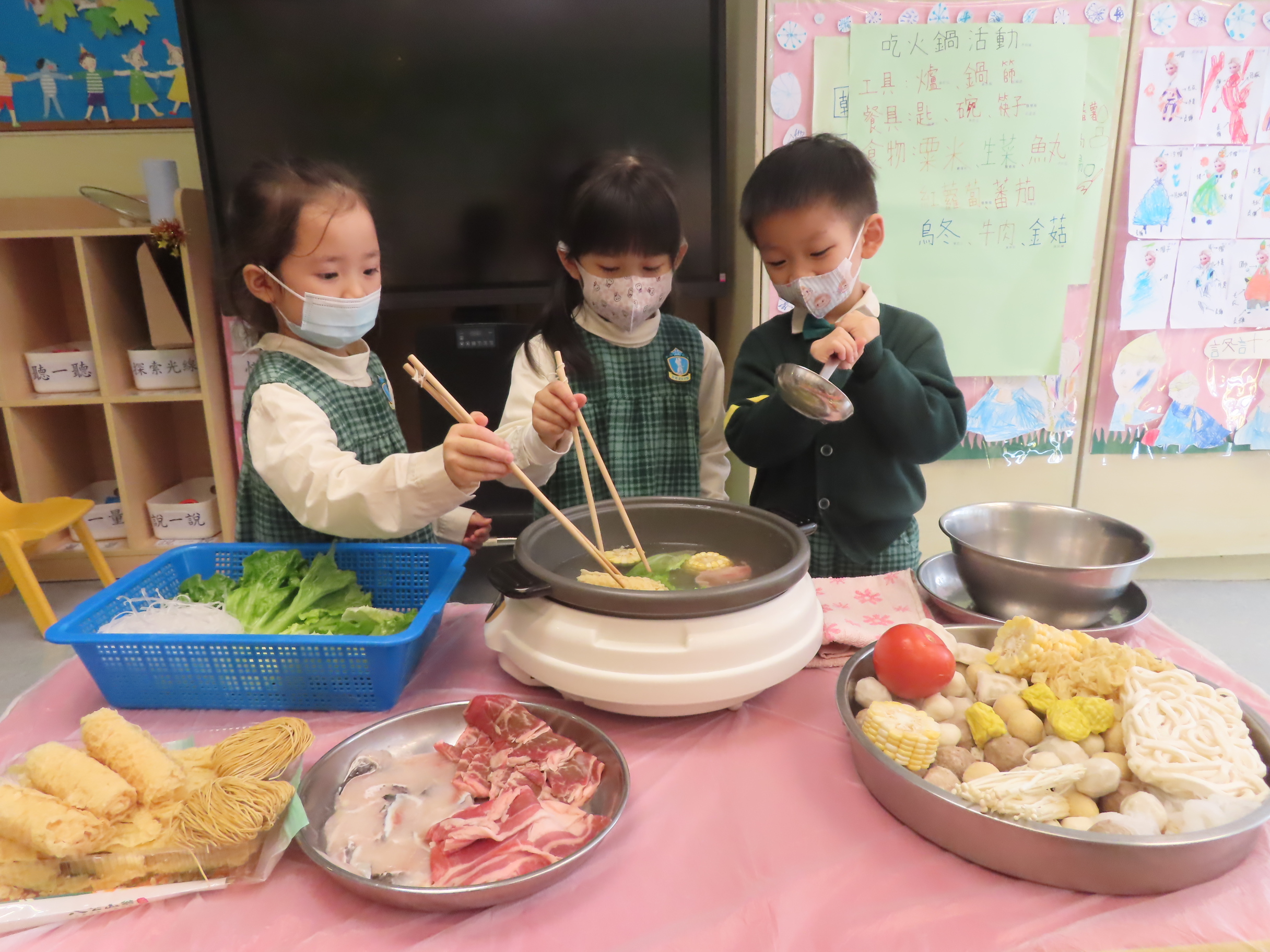 Visit Supermarket and hot pot activity